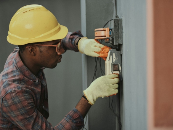 Home inspector checking roof and HVAC on a Phoenix desert house